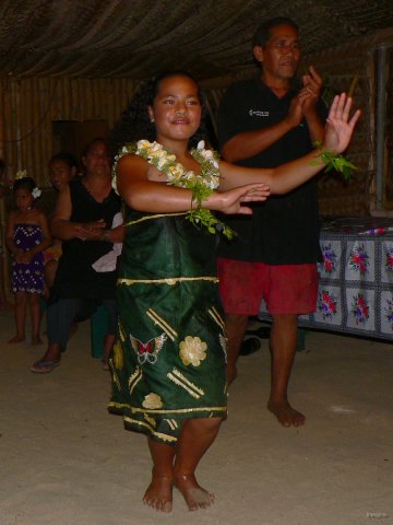 107- Danse locale interpretee par une niece de Tali 